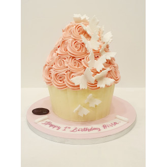Floral Icing Cupcake with Butterfly Cake