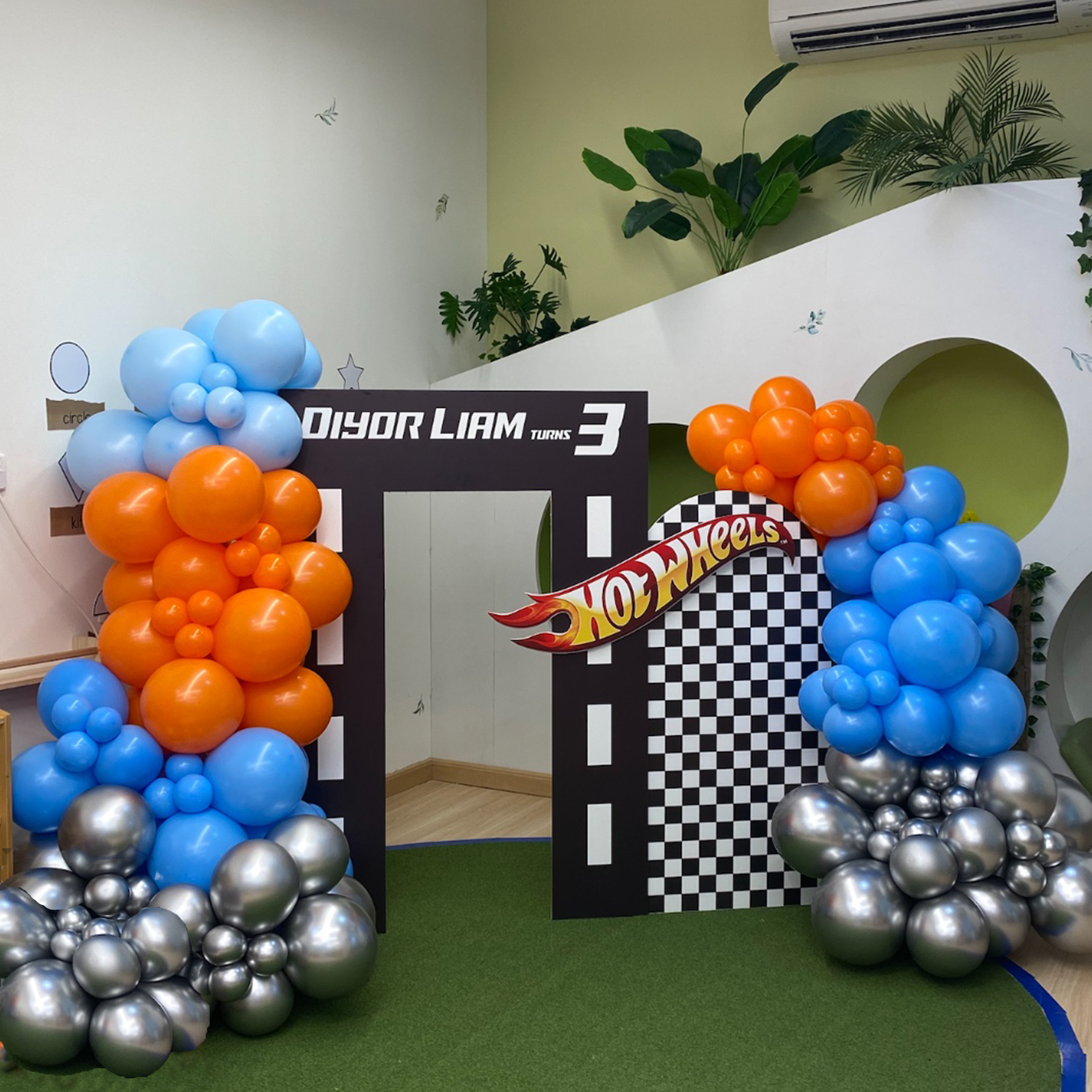 Hot wheels (1x H - 1.5m x 1m foamboard backdrop 1x H - 1.2m x .6m foamboard arch Balloon garland)