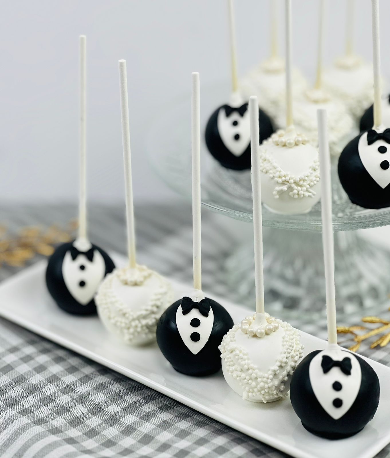 Bride and Groom Themed Cakepop  ( Per piece )