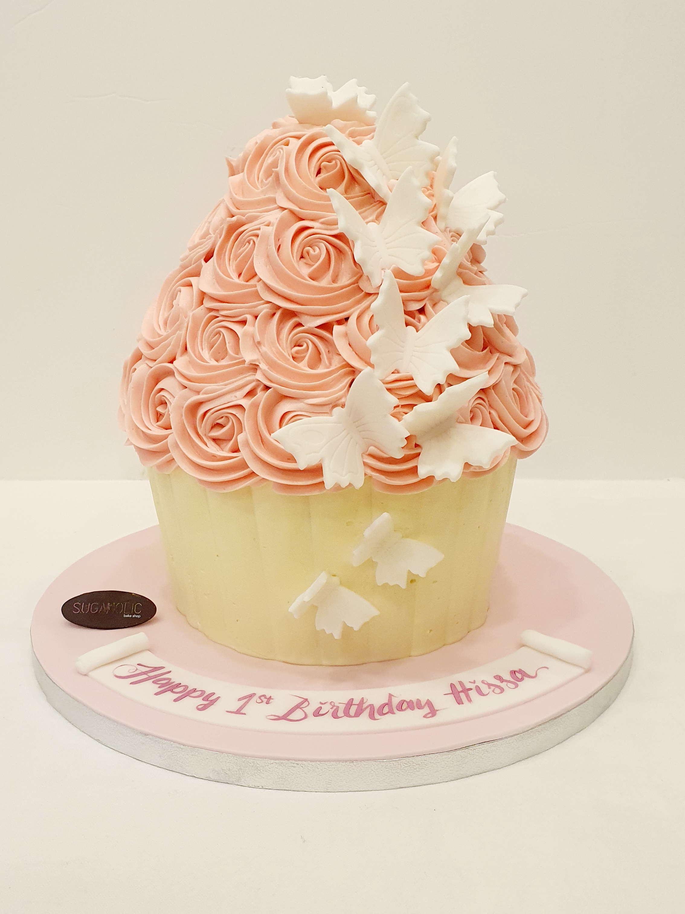 Floral Icing Cupcake with Butterfly Cake