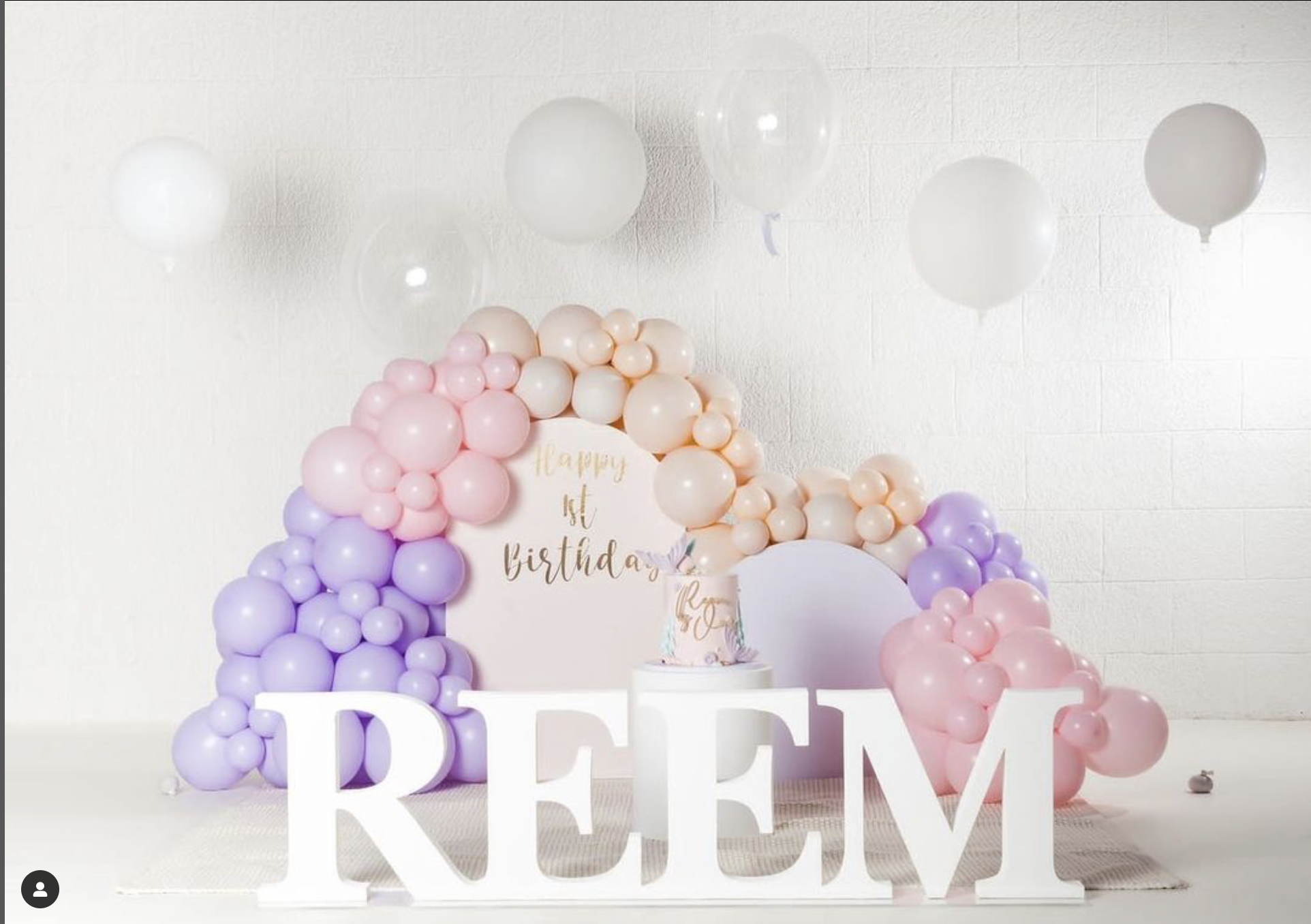 Glamorous 1st Birthday ( Balloon garland 2 x Mini Backdrops (90cm H and 60cm H) 1 x Carpet 1 x MDF Name (25cm H) Personalization on Backdrop 2 x 10 inch Mirror Orbz 2 x 14 inch Mirror Orbz 2 x 24 inch Bubble balloon)
