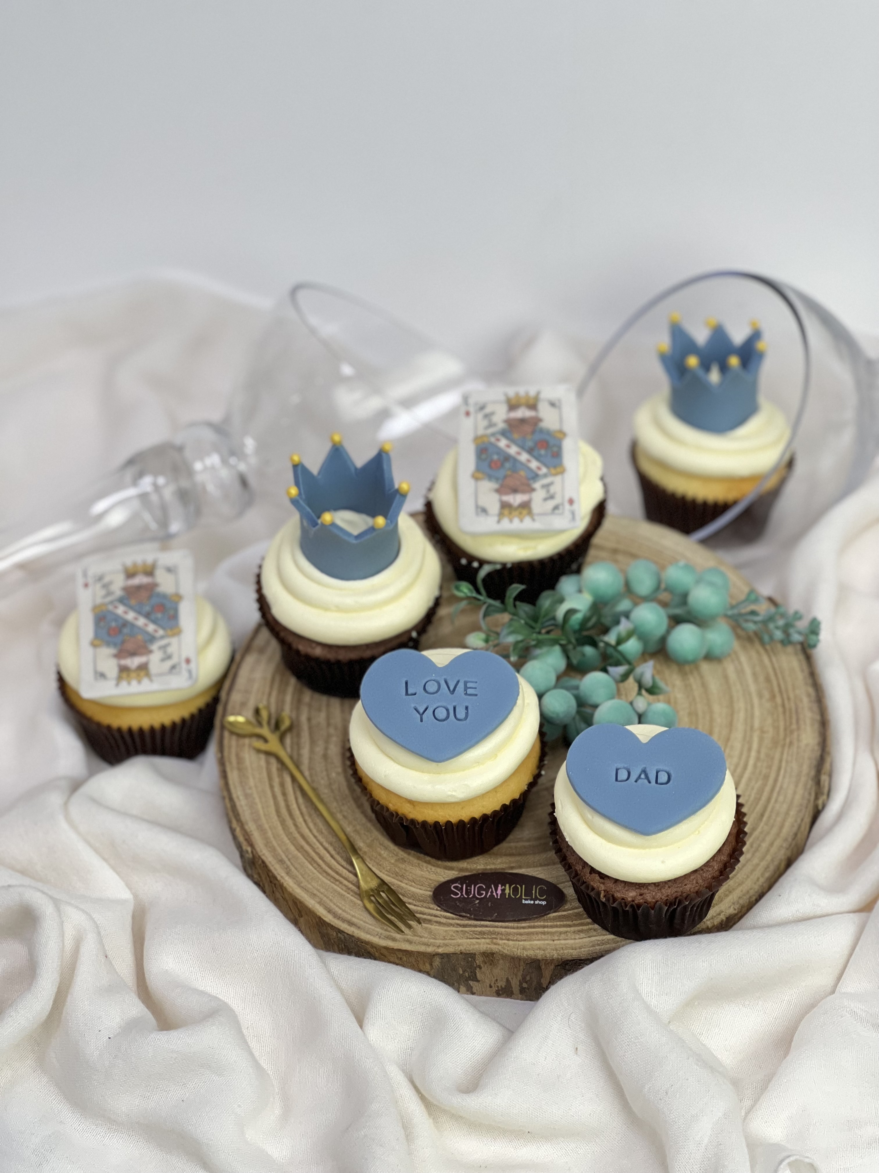 Fathers Day Cupcakes - King of hearts